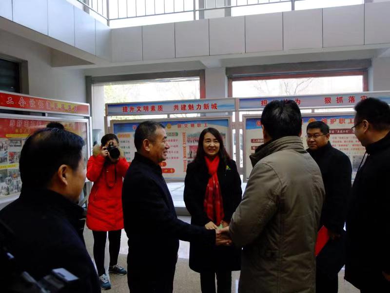 济南市总工会常务副主席傅金峰到完美体育官网登录_完美online（中国）
集团走访慰问