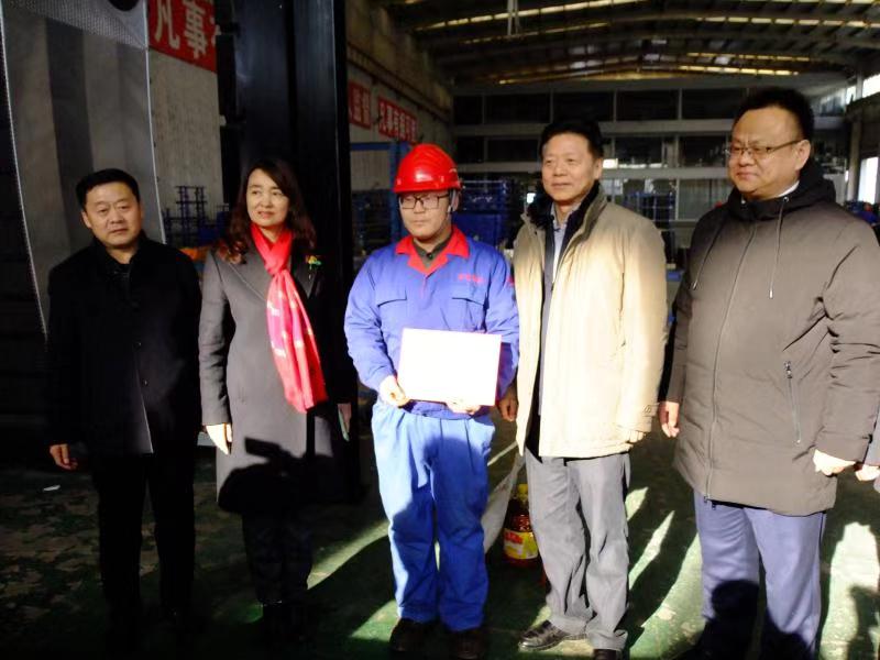 济南市总工会常务副主席傅金峰到完美体育官网登录_完美online（中国）
集团走访慰问