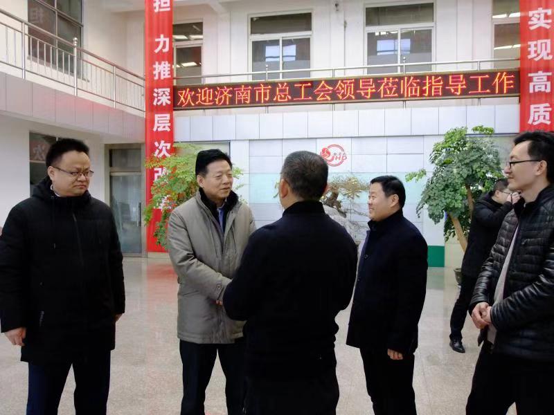 区工会副主席李爱国，完美体育官网登录_完美online（中国）
集团袁洪彬、孟祥利共同参加活动。