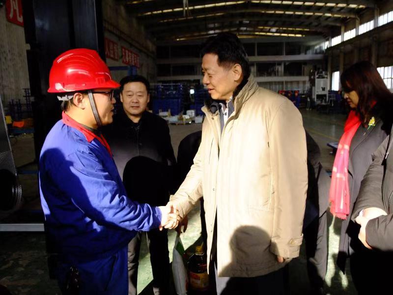 济南市总工会常务副主席傅金峰到完美体育官网登录_完美online（中国）
集团走访慰问