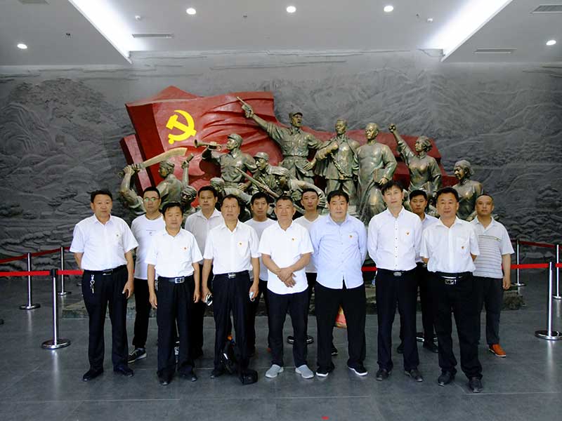 让党旗高高飘扬---完美体育官网登录_完美online（中国）
集团党员参观大峰山红色教育基地活动