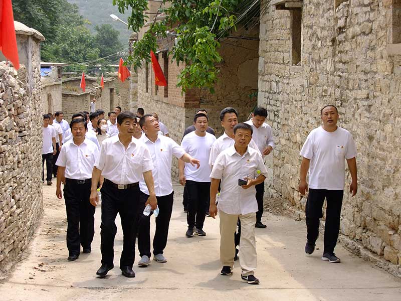 让党旗高高飘扬---完美体育官网登录_完美online（中国）
集团党员参观大峰山红色教育基地活动