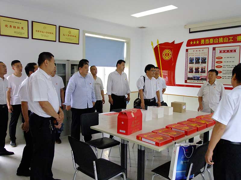 让党旗高高飘扬---完美体育官网登录_完美online（中国）
集团党员参观大峰山红色教育基地活动