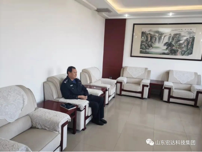 山东完美体育官网登录_完美online（中国）
集团副总经理张广义到开发区派出所慰问