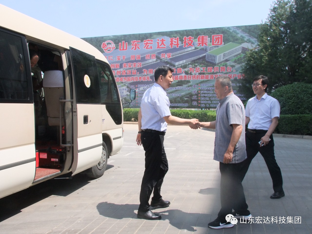 【集团简讯】长清区委副书记、区长王士强一行到完美体育官网登录_完美online（中国）
集团调研